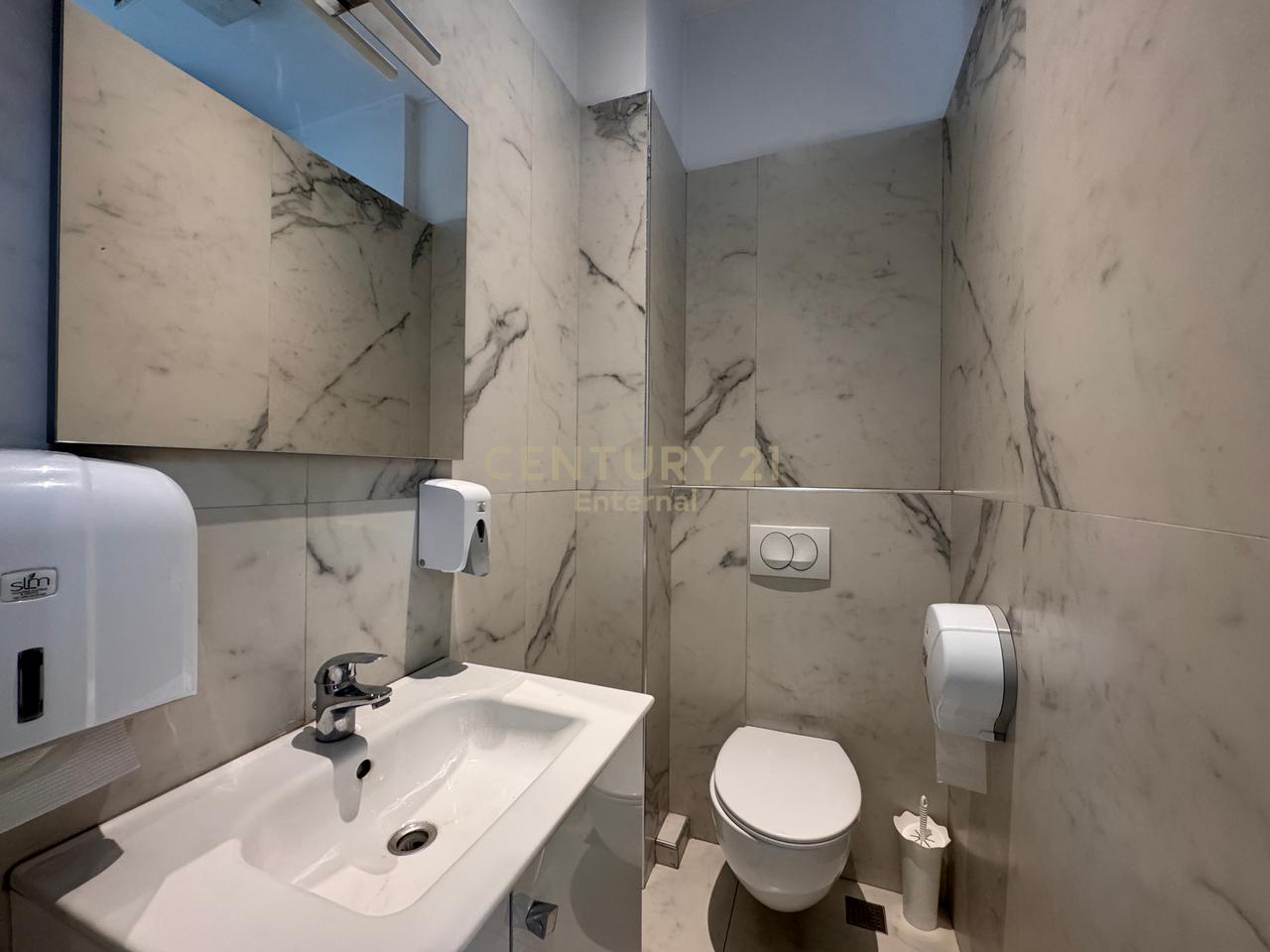 Ambient Biznesi / Zyre me qira tek 'Park Gate', Rruga e Elbasanit