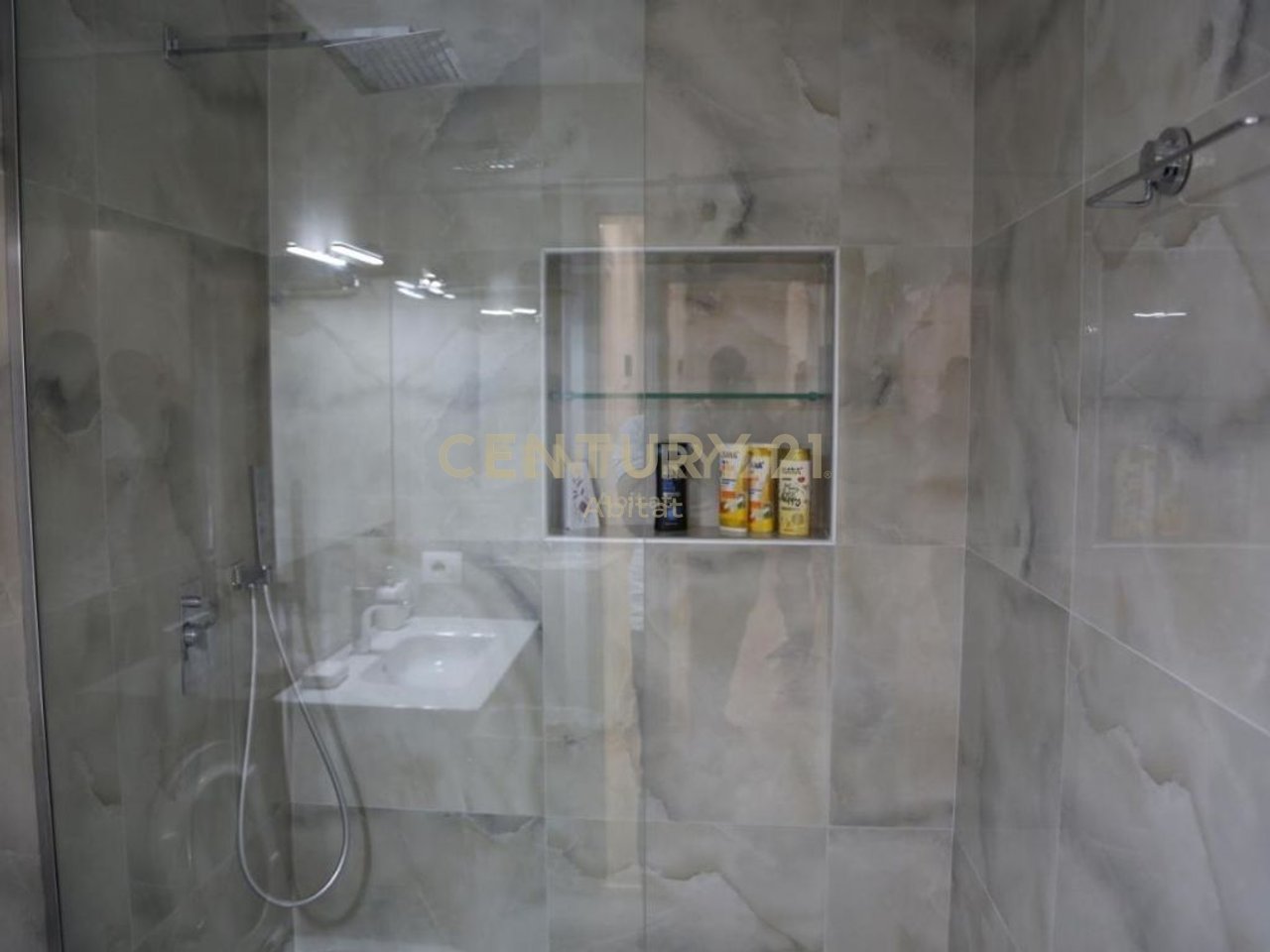 APARTMENT 1+1 FOR RENT, CONDOR CENTER: KAVAJES STREET