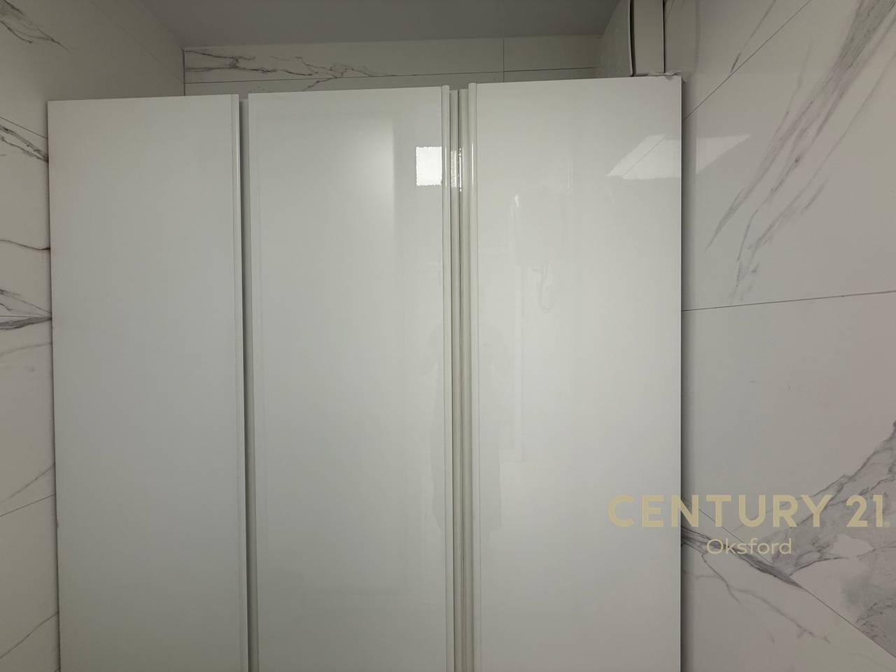 Japim me qira ambient zyrash tek Fakulteti  Ekonomik!