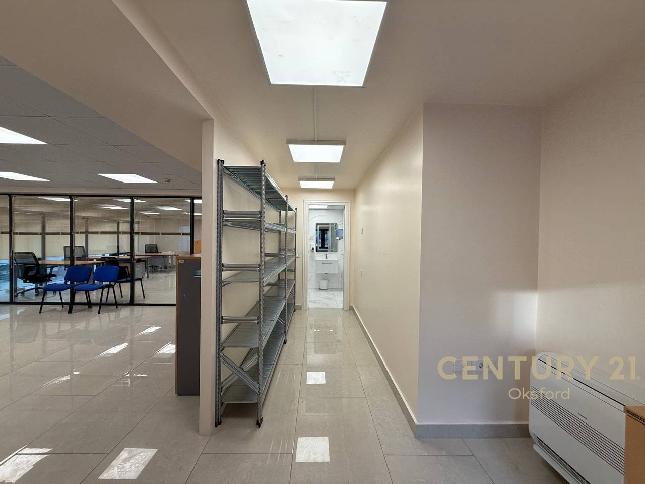 Japim me qira ambient zyrash tek Fakulteti  Ekonomik!