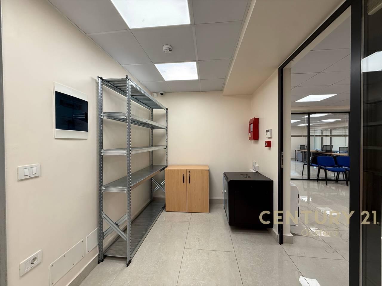 Japim me qira ambient zyrash tek Fakulteti  Ekonomik!