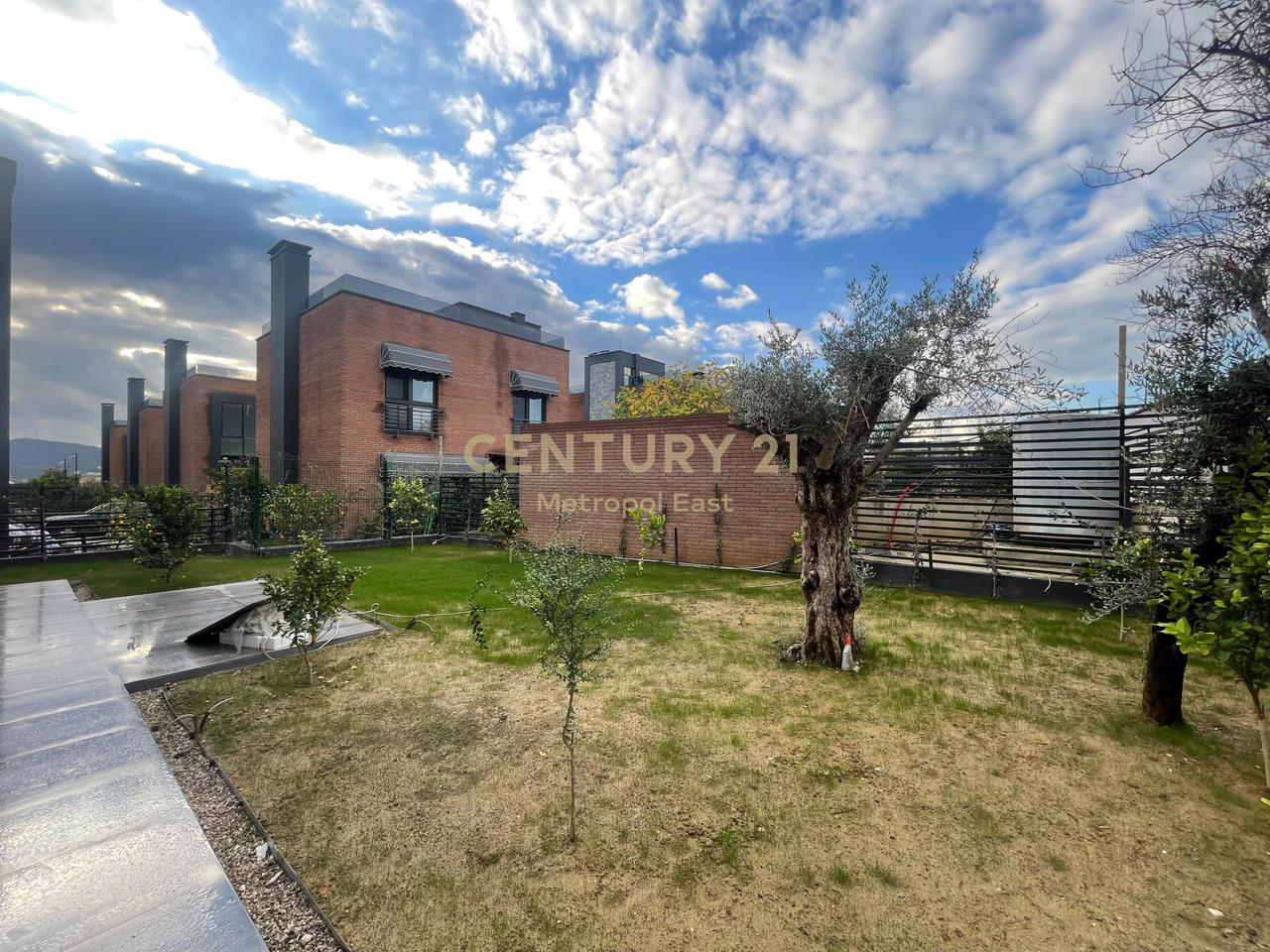 VILLA INDIPENDENTE IN AFFITTO IN UN COMPLESSO RESIDENZIALE A FARKE