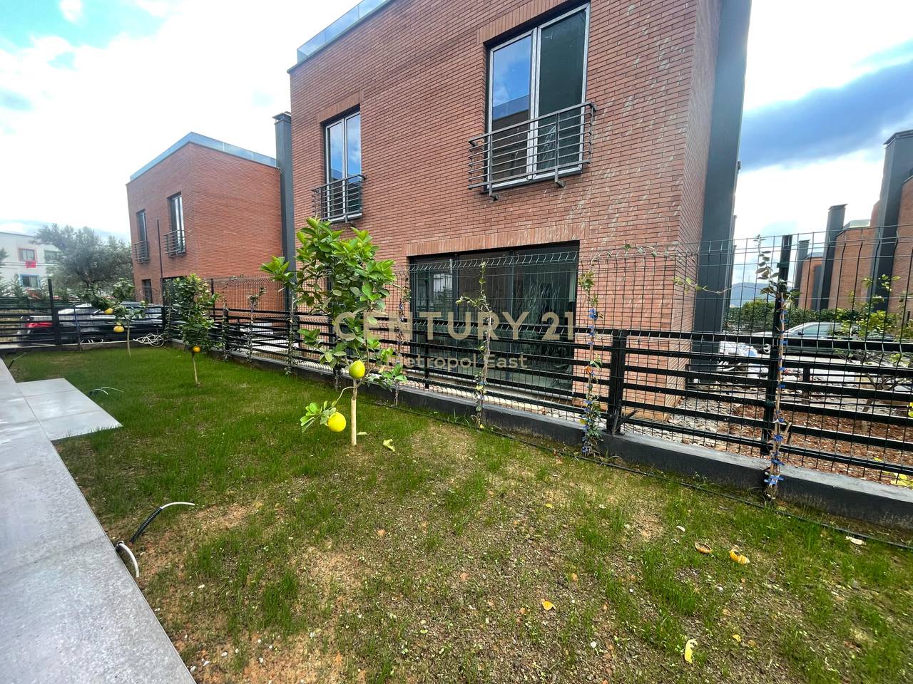 VILLA INDIPENDENTE IN AFFITTO IN UN COMPLESSO RESIDENZIALE A FARKE