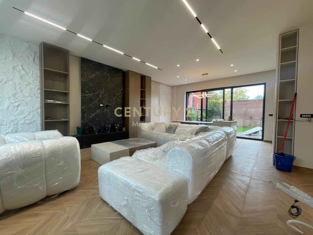 VILLA INDIPENDENTE IN AFFITTO IN UN COMPLESSO RESIDENZIALE A FARKE