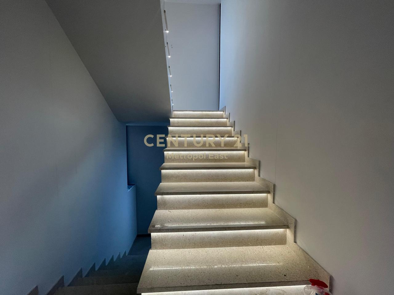 VILLA INDIPENDENTE IN AFFITTO IN UN COMPLESSO RESIDENZIALE A FARKE