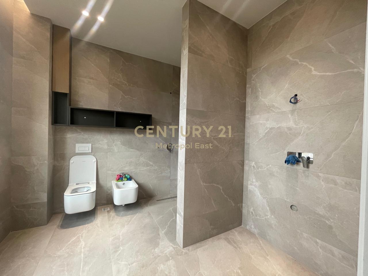 VILLA INDIPENDENTE IN AFFITTO IN UN COMPLESSO RESIDENZIALE A FARKE