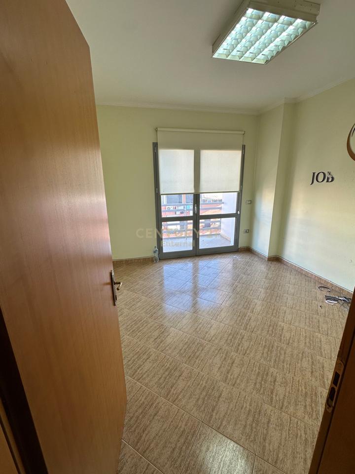 OFFICE FOR RENT AT ZOGU I ZI