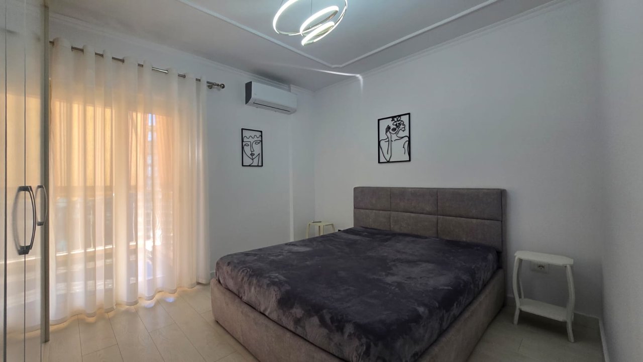 Jepet me qera Apartament komod tek Selvia