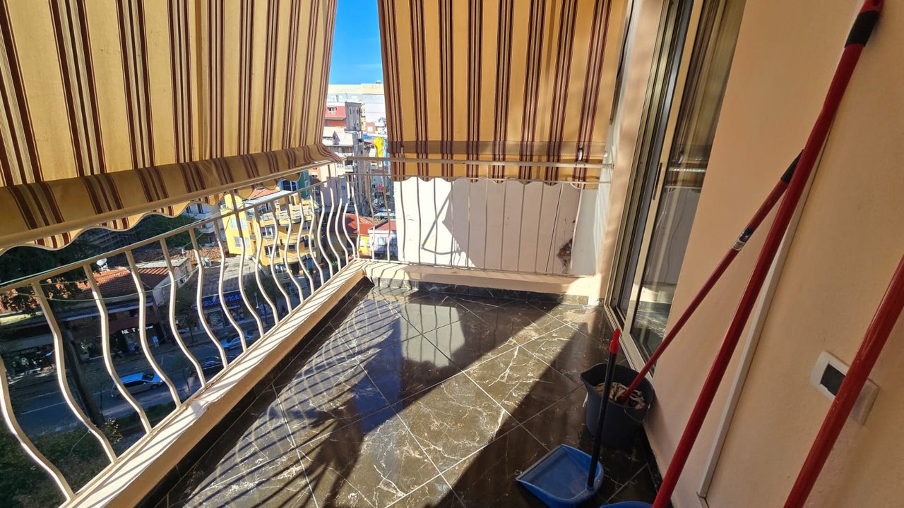 Jepet me qera Apartament komod tek Selvia