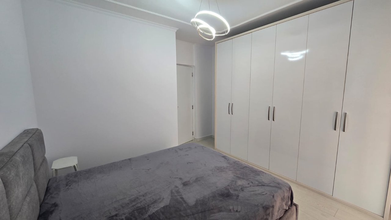 Jepet me qera Apartament komod tek Selvia