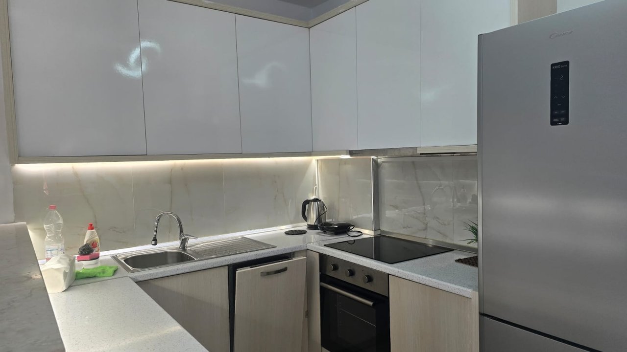 Jepet me qera Apartament komod tek Selvia