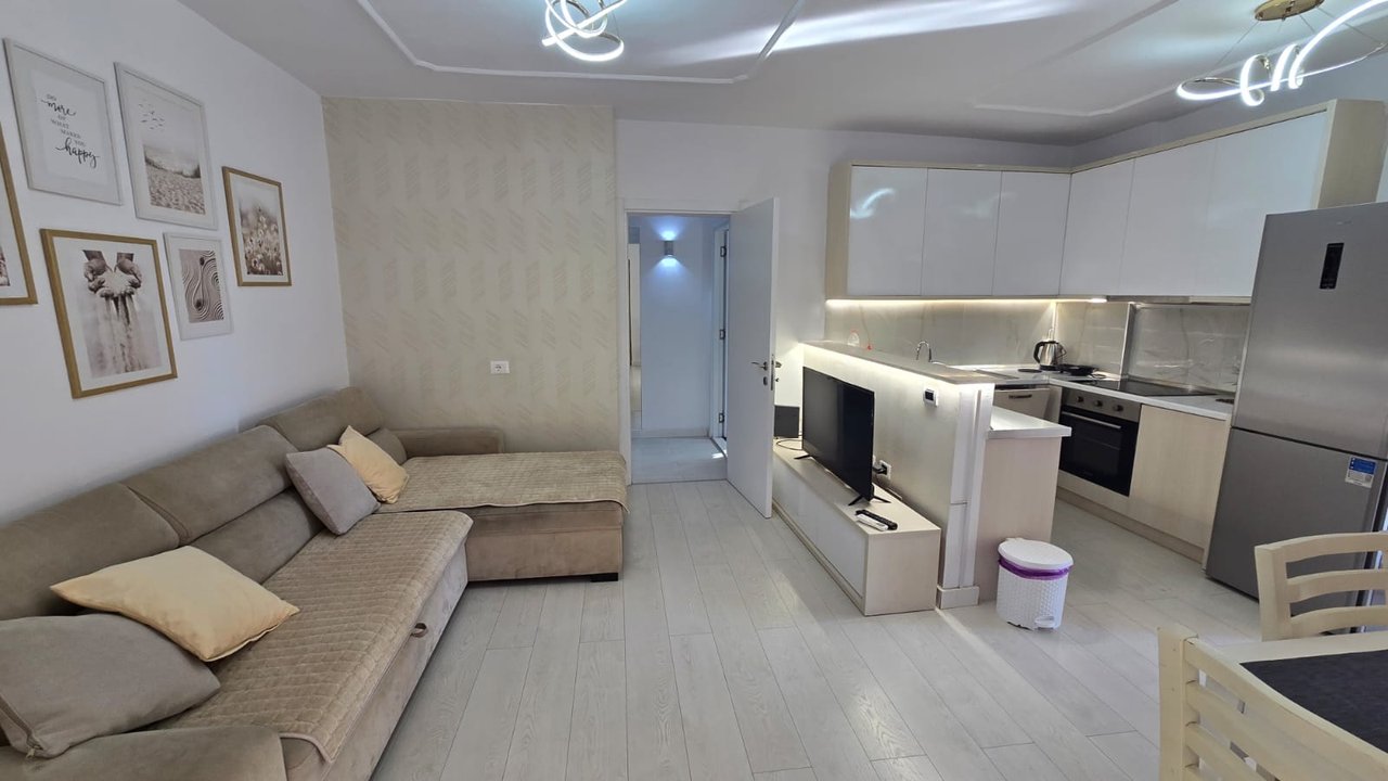 Jepet me qera Apartament komod tek Selvia