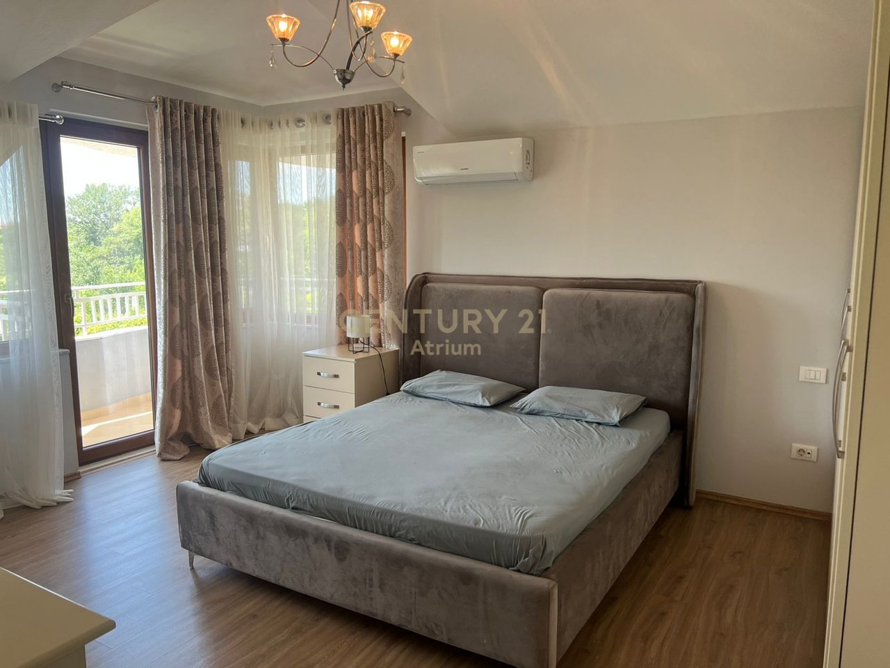 JEPET APARTAMENT 3+1 ME QIRA BUZE LIQENIT ARTIFICIAL!