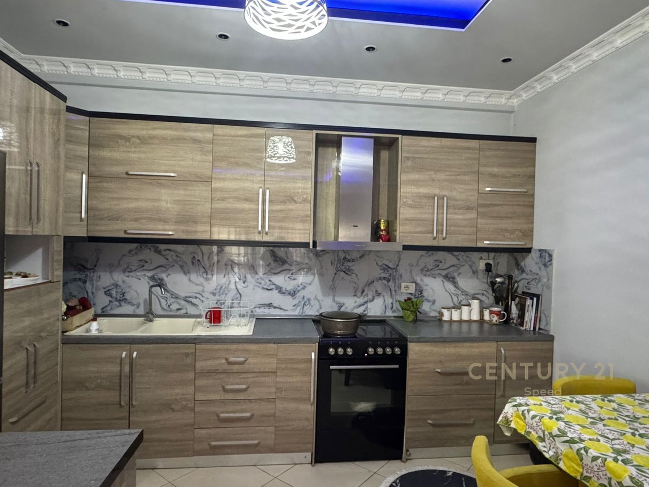 Apartament 2+1+2 dhe post parkimi per qira ne zonen e Unazes se Re , ne kompleksin Green City !