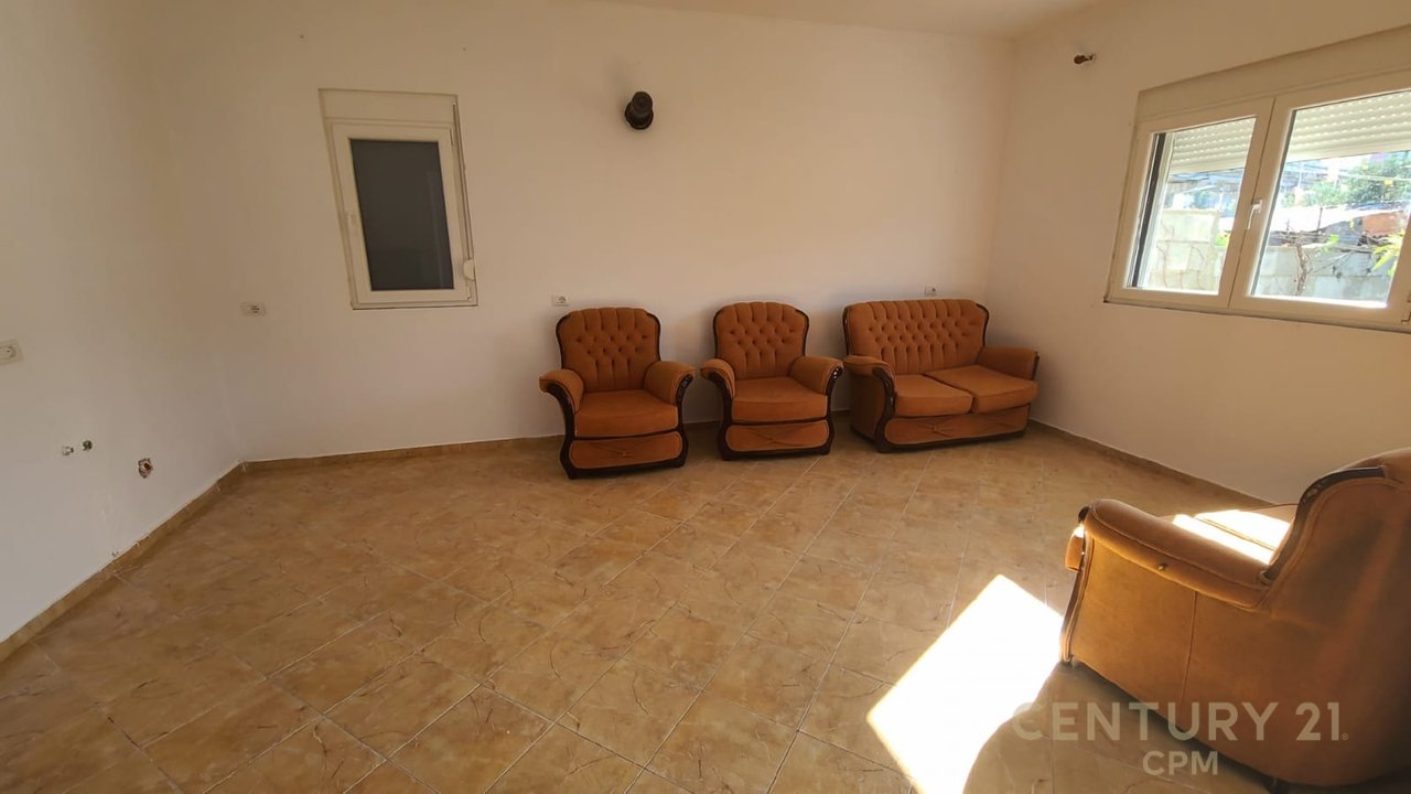 Private house for sale with basement in Vorë