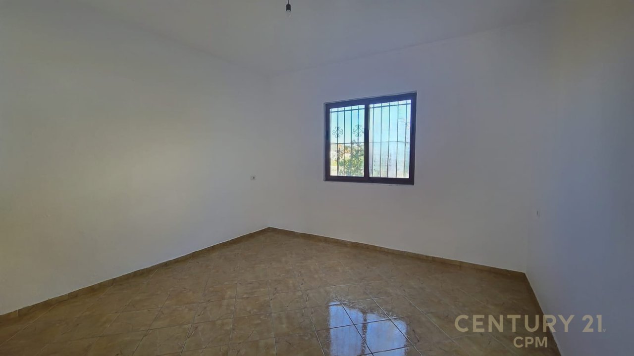 Private house for sale with basement in Vorë