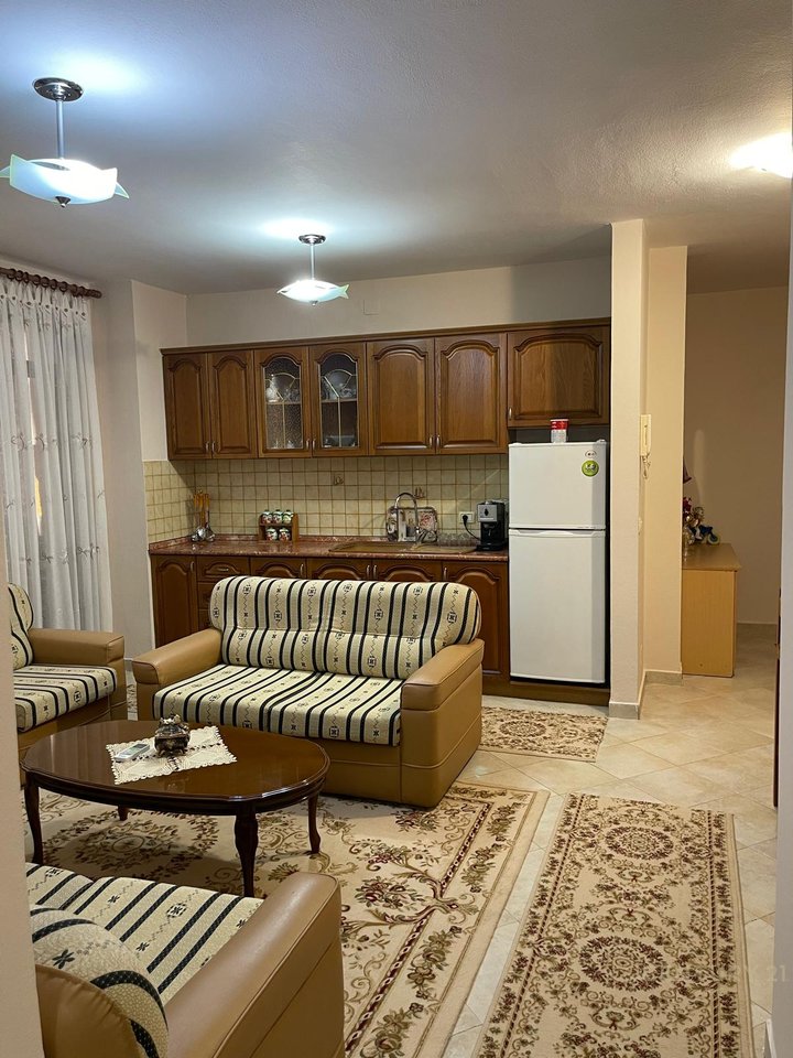 Apartament 2+1 me 2 ballkone me qira – Ish Fusha e Aviacionit, pranë Pallatit të Telebingos!