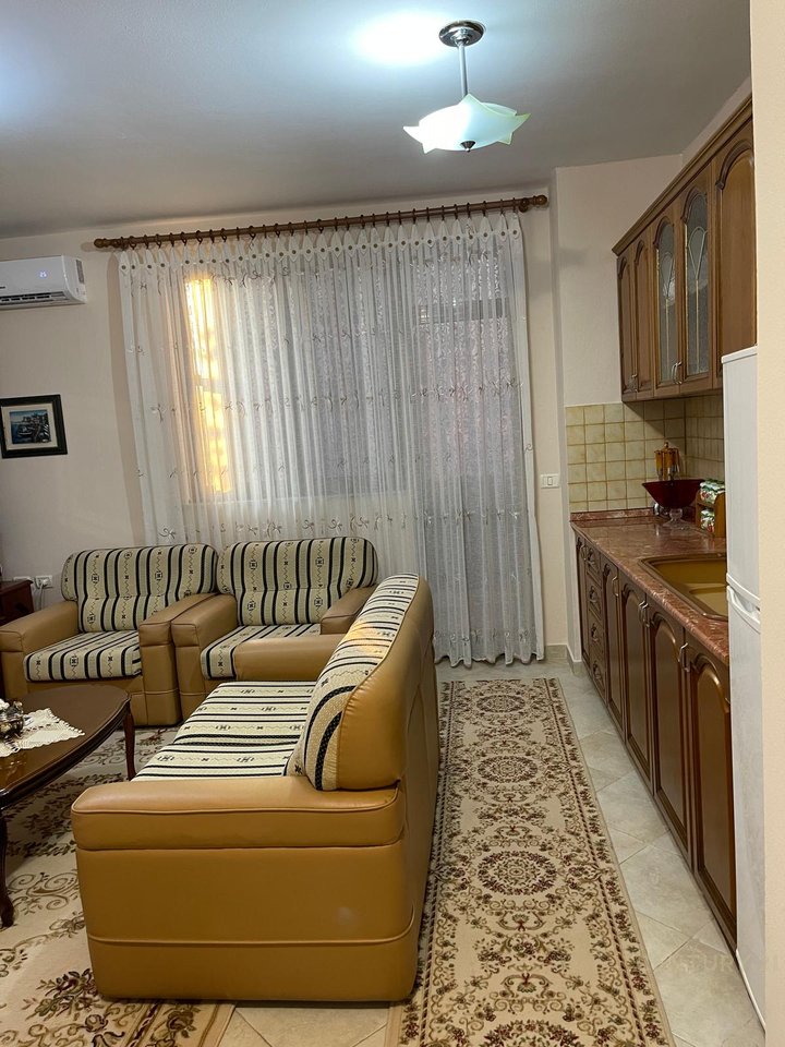 Apartament 2+1 me 2 ballkone me qira – Ish Fusha e Aviacionit, pranë Pallatit të Telebingos!