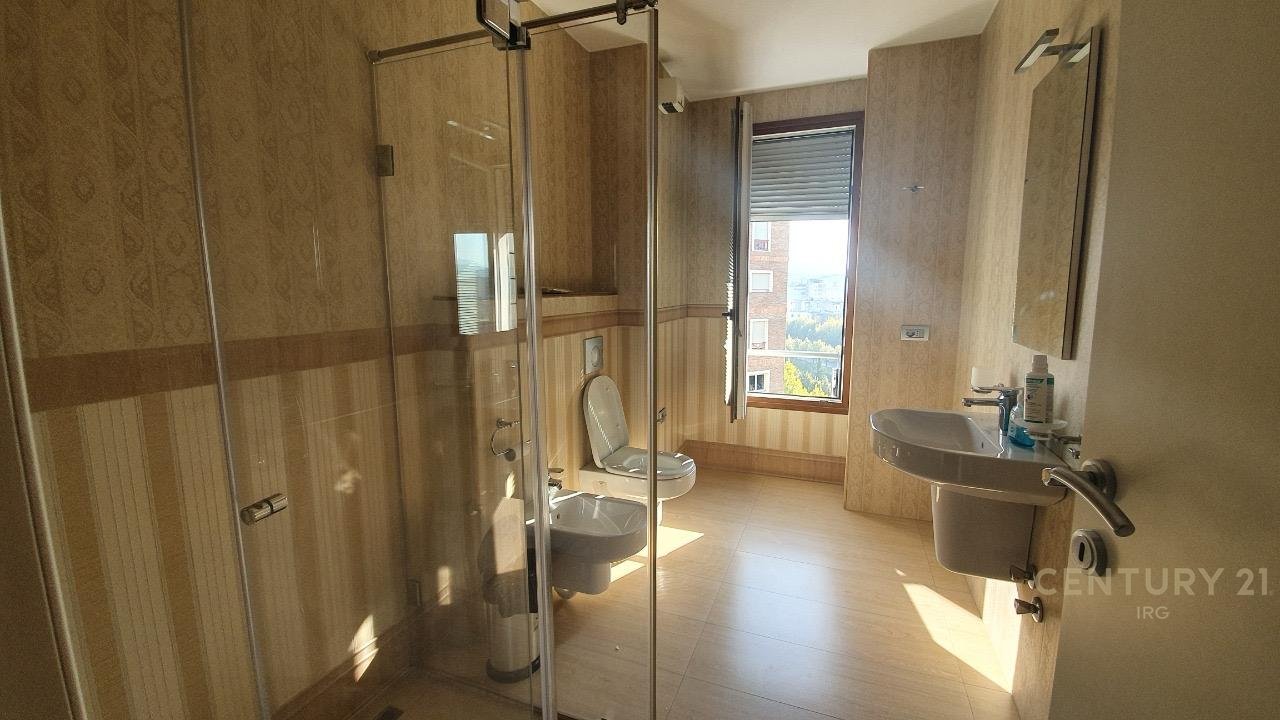 UFFICIO IN AFFITTO A HILTON, VICINO A DELIJORGIT!