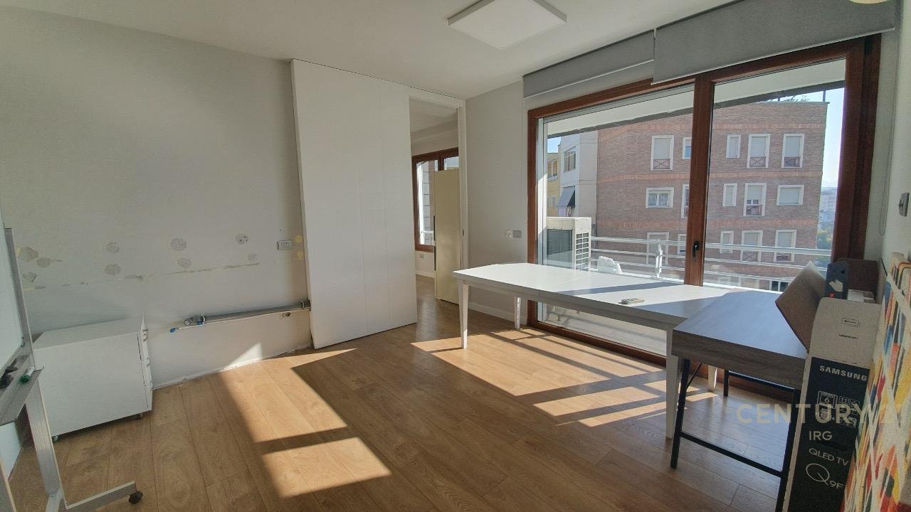 UFFICIO IN AFFITTO A HILTON, VICINO A DELIJORGIT!