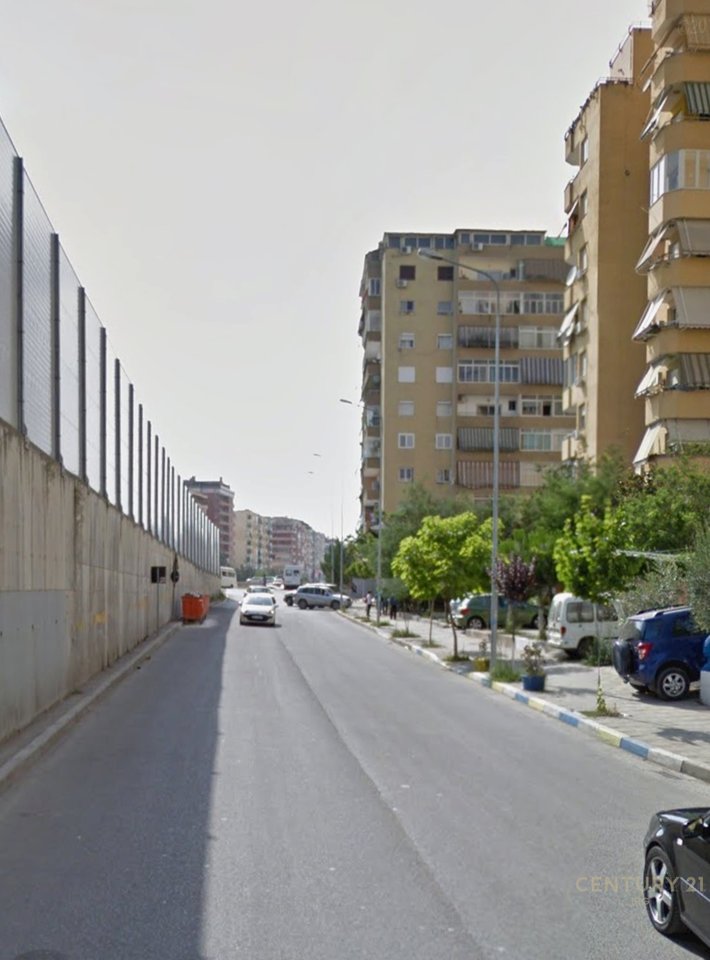 Biznes në Shitje – Qendër Argëtimi për Fëmijë në Zemër të Komunës së Parisit, Tiranë