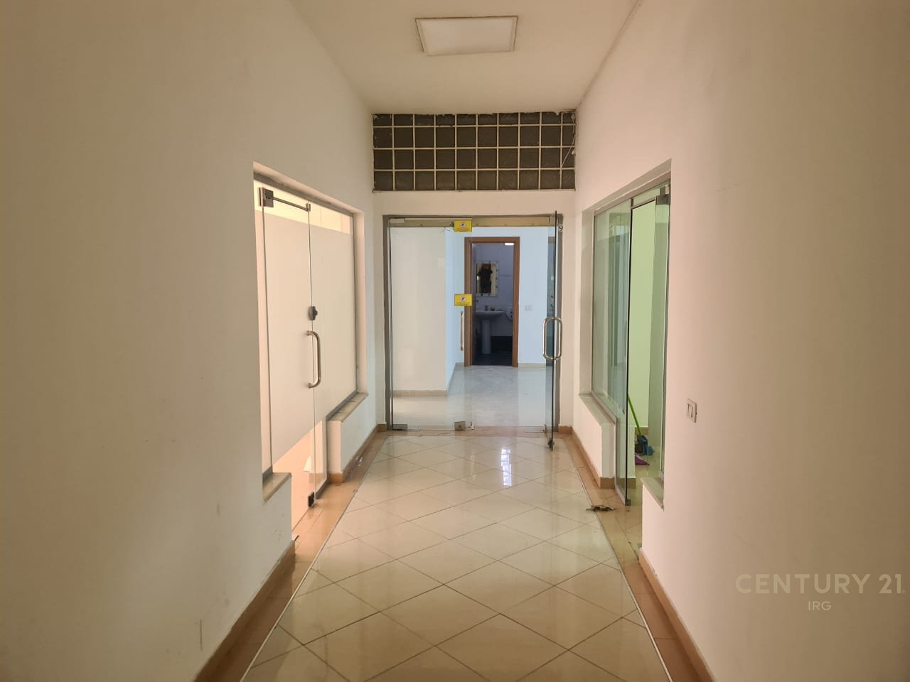 ZYRE ME QIRA TEK RR.KAVAJES!