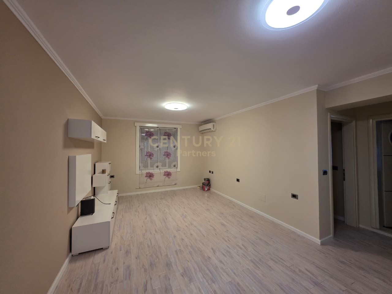 Apartament 2+1 Me Qira në Qendër të Tiranës - 900€ | 76 m²