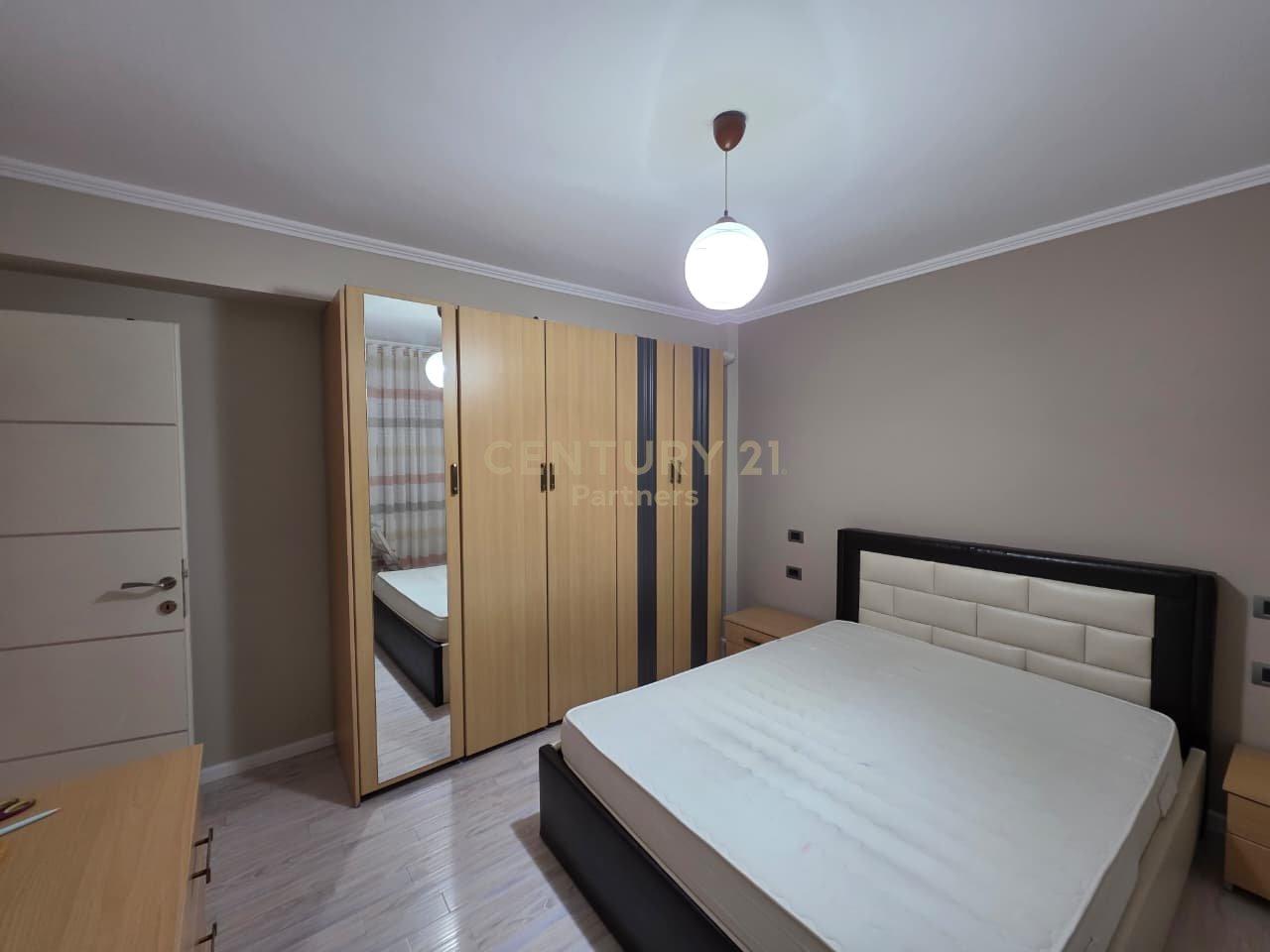 Apartament 2+1 Me Qira në Qendër të Tiranës - 900€ | 76 m²