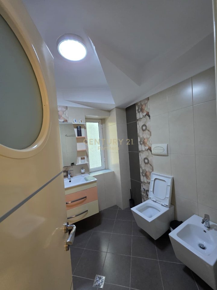 Apartament 2+1 Me Qira në Qendër të Tiranës - 900€ | 76 m²