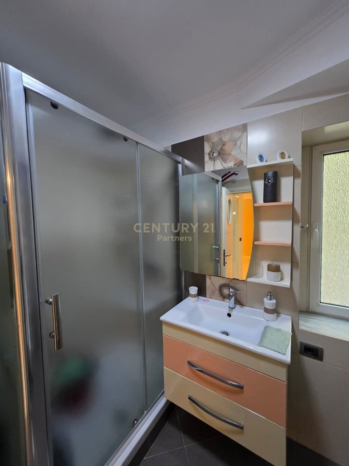 Apartament 2+1 Me Qira në Qendër të Tiranës - 900€ | 76 m²