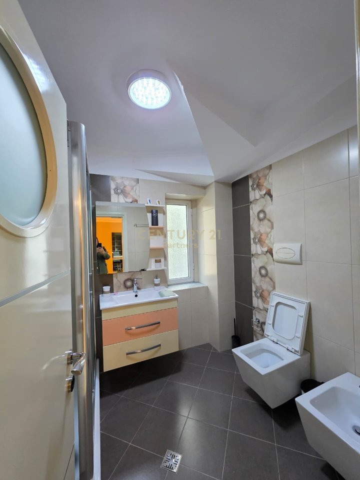 Apartament 2+1 Me Qira në Qendër të Tiranës - 900€ | 76 m²