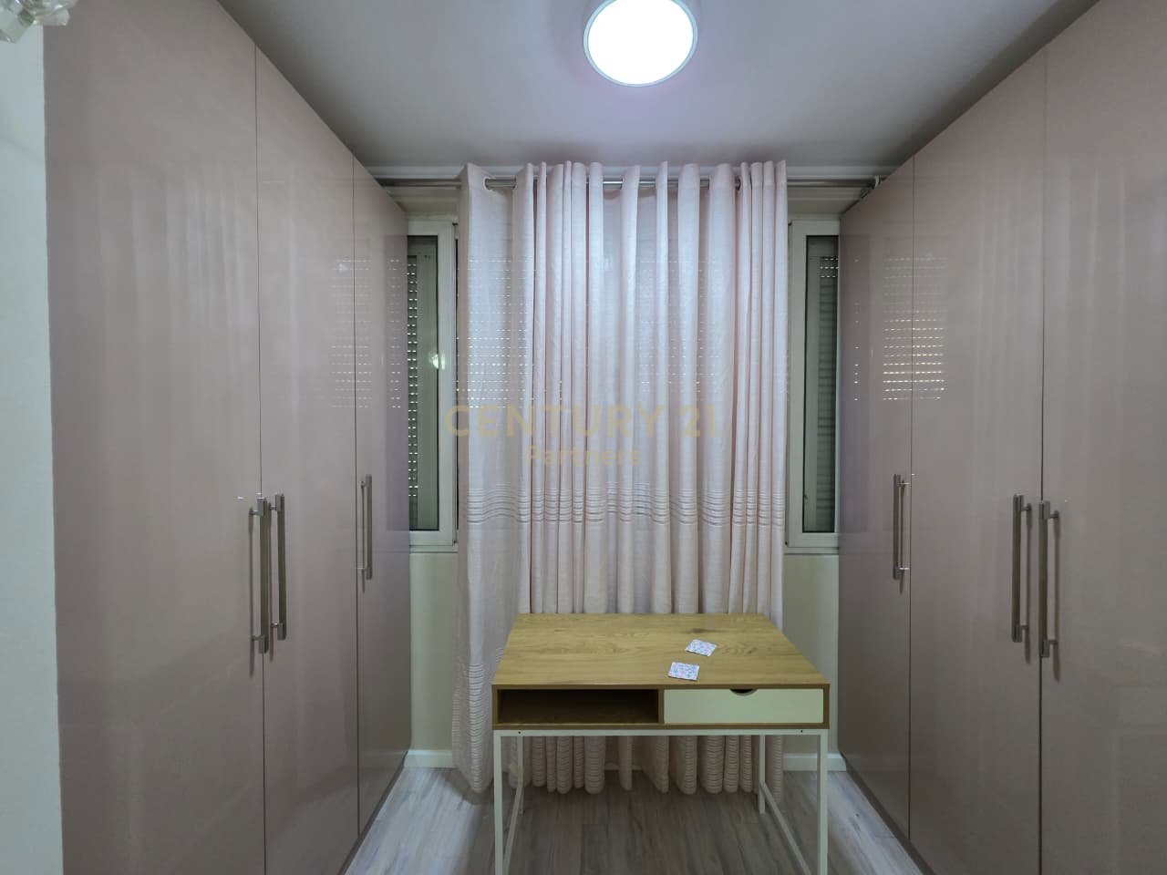 Apartament 2+1 Me Qira në Qendër të Tiranës - 900€ | 76 m²