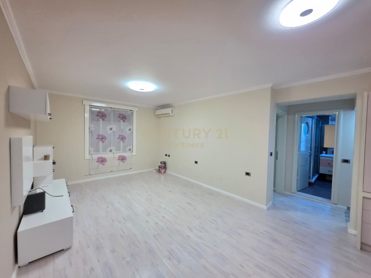 Apartament 2+1 Me Qira në Qendër të Tiranës - 900€ | 76 m²