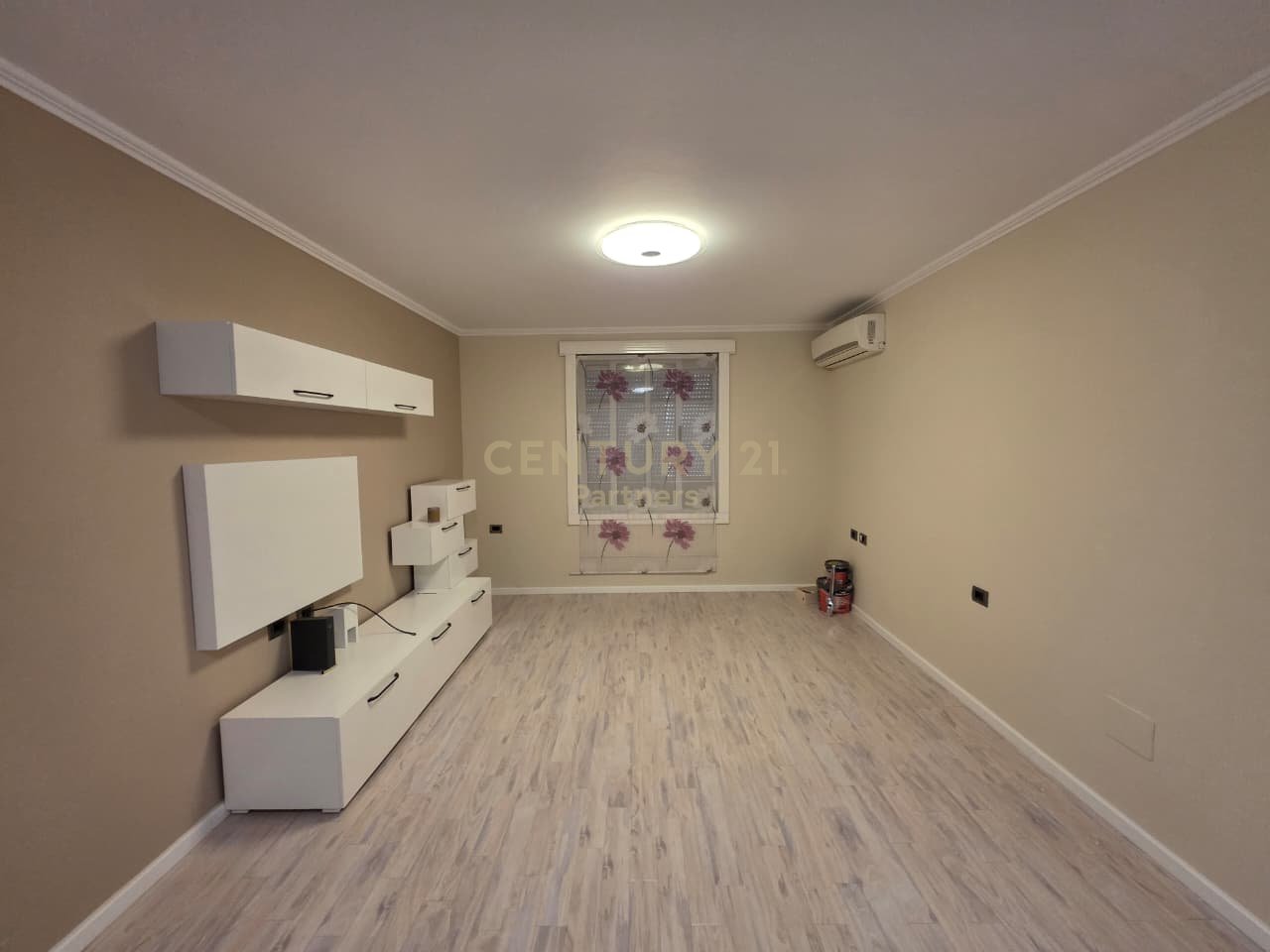 Apartament 2+1 Me Qira në Qendër të Tiranës - 900€ | 76 m²