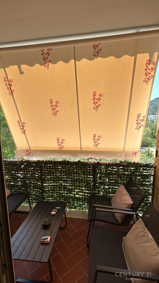 Apartment for Rent 3+1+2 with two balconies, at the Liqeni i Thatë, Tirana.