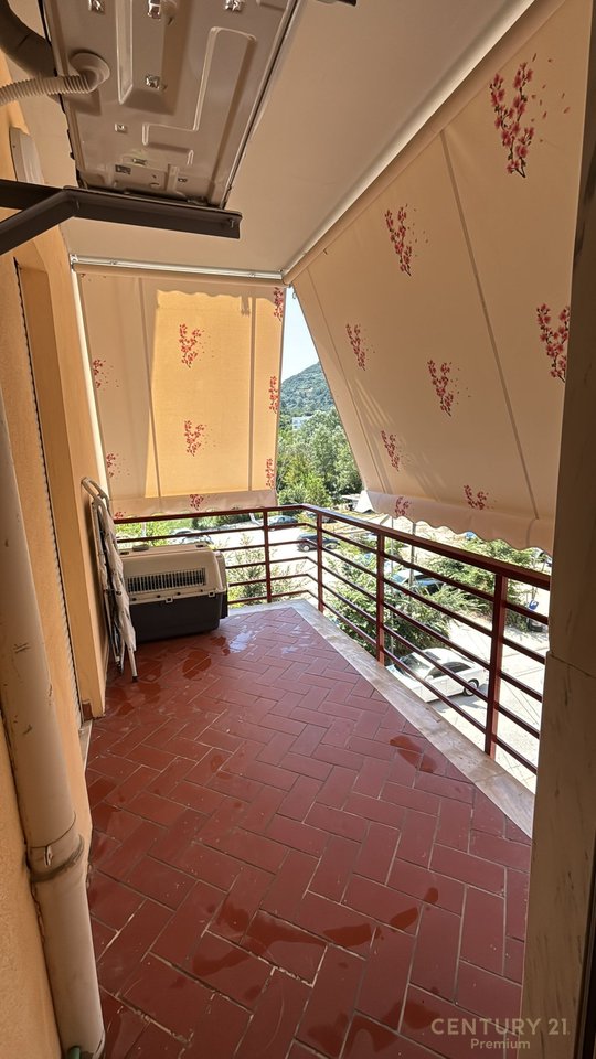 Apartment for Rent 3+1+2 with two balconies, at the Liqeni i Thatë, Tirana.