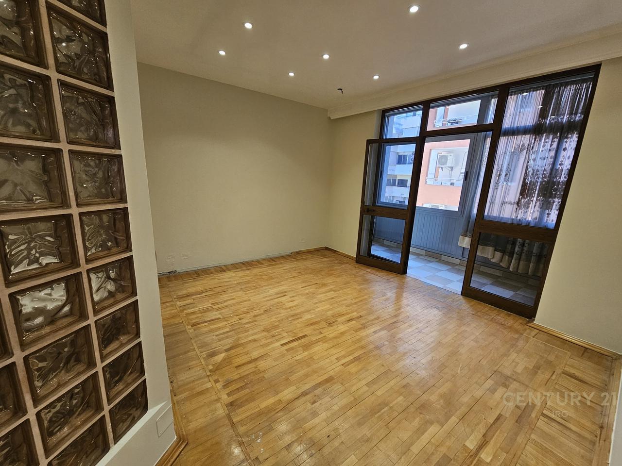 APPARTAMENTO 2+1+2 IN VENDITA VICINO AL CAFE ROMA, BLLOK!