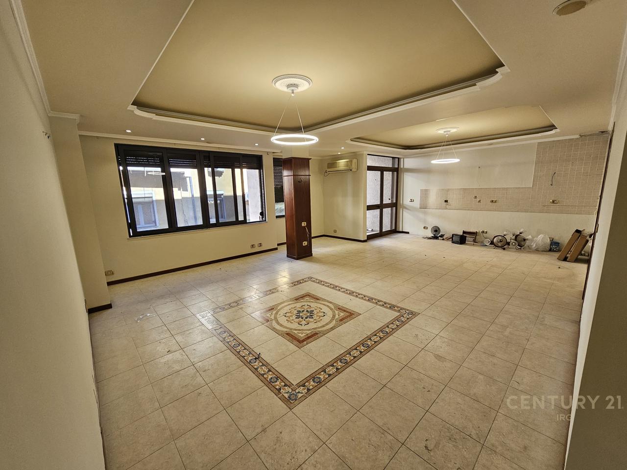 APPARTAMENTO 2+1+2 IN VENDITA VICINO AL CAFE ROMA, BLLOK!