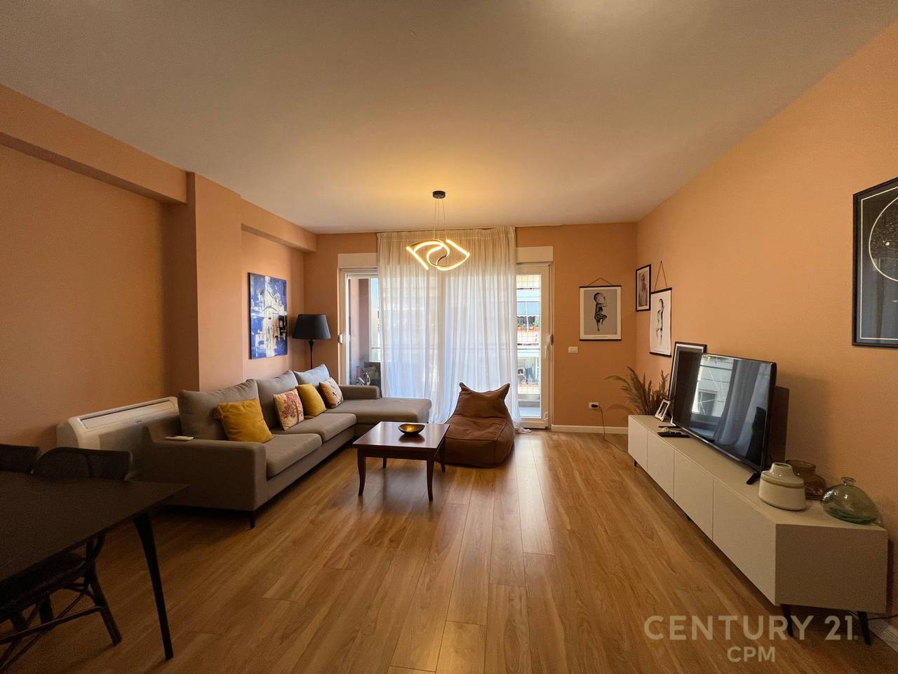 Apartament 2+1 per shitje tek Rr. Barrikadave!