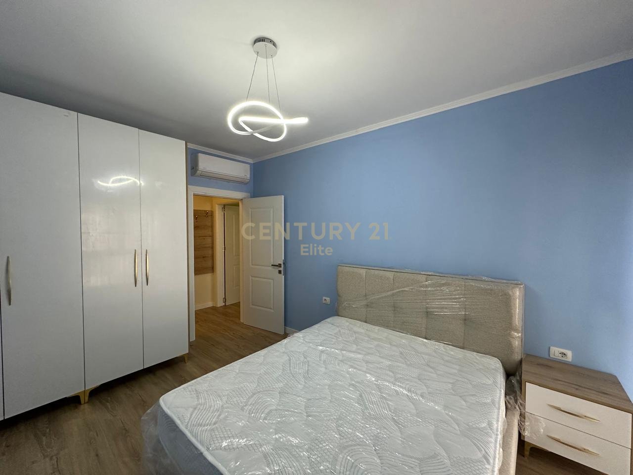 Apartament modern 2+1 me qera, pranë Shkollës së Kuqe.