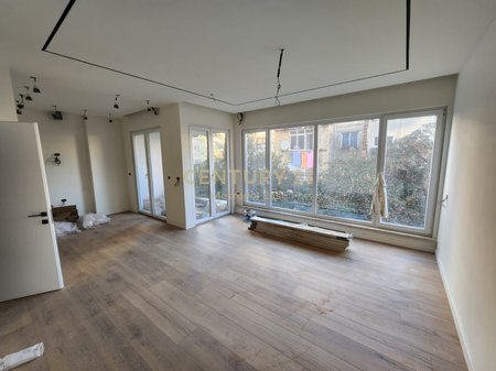 SHITET AMBIENT PER ZYRA TEK 21-DHJETORI