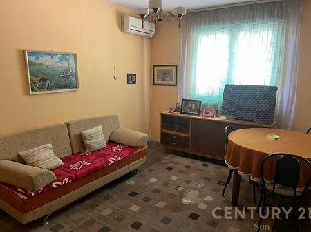 SHITET APARTAMENT 3+1 PRANE ISH PROFARMES