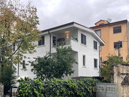 VILE PER QIRA PRANE RR. MUHAMET GJOLLESHA!