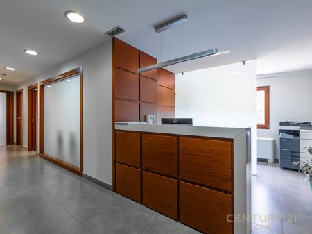 OFFICE FOR SALE ON NDRE MJEDA STREET!