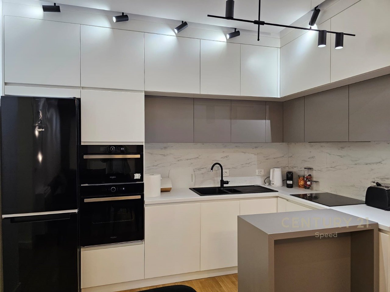 Jepet me qira apartament 2+1+2+ post parkimi  tek "Quartum Residence"!!