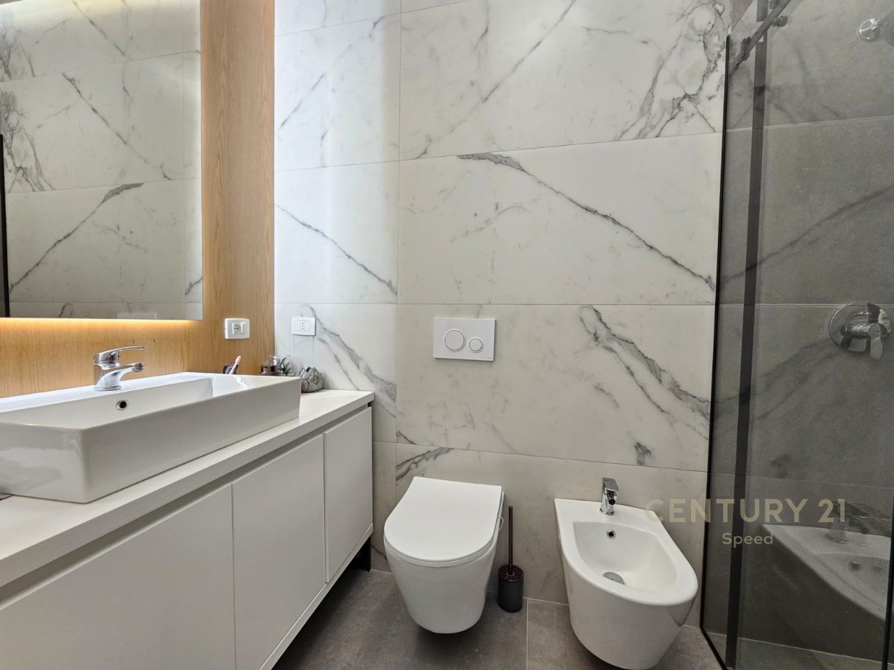 Jepet me qira apartament 2+1+2+ post parkimi  tek "Quartum Residence"!!