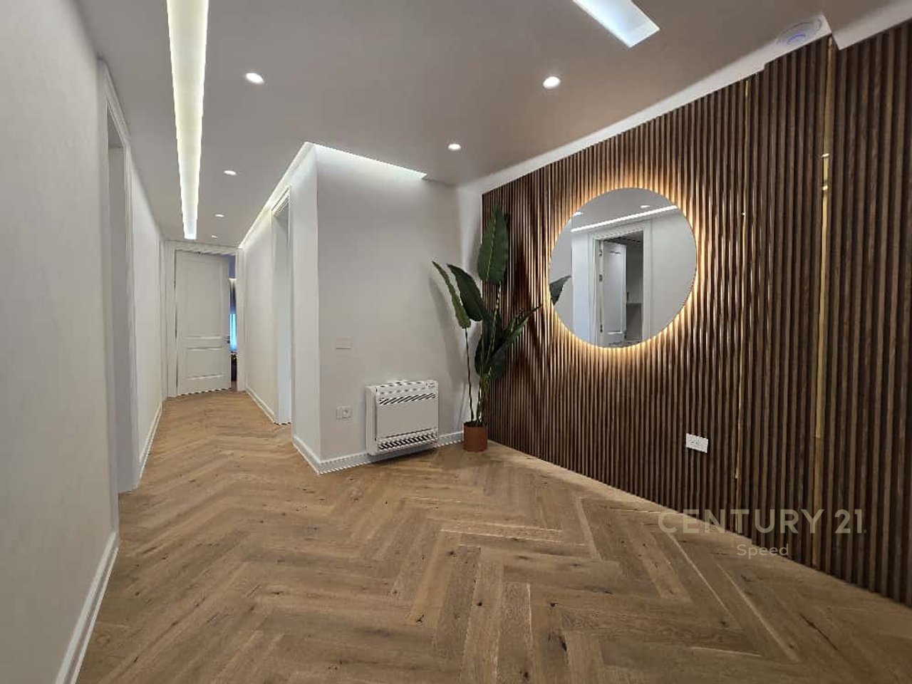 Vendiamo villa indipendente con piscina presso Secret Garden Residence.