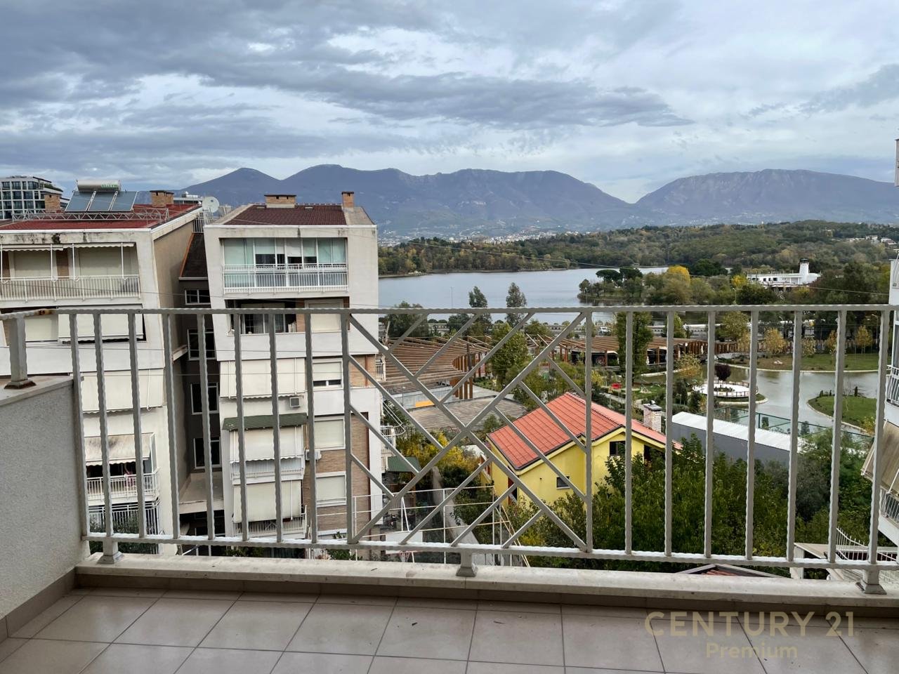 Apartament 2+1+2 Me Qira në Kopshtin Botanik Zoologjik, Tiranë!