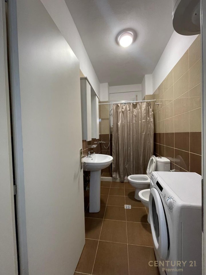 Apartament 2+1+2 Me Qira në Kopshtin Botanik Zoologjik, Tiranë!