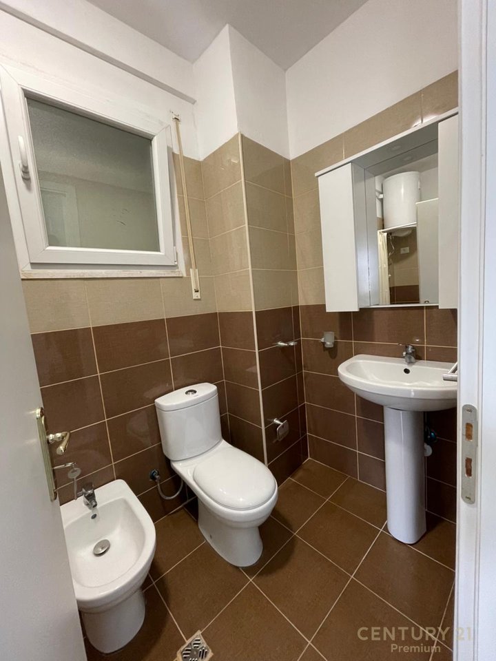 Apartament 2+1+2 Me Qira në Kopshtin Botanik Zoologjik, Tiranë!